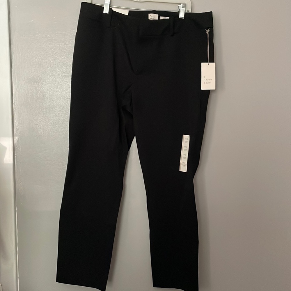 A New Day Skinny Ankle High Rise Fitted Hip & thigh. 16R. No-stretch. Black. NWT